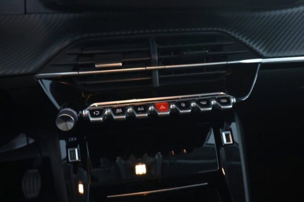 Peugeot 208 PureTech 100 Stop&Start EAT8 5 porte Allure Pack (12)