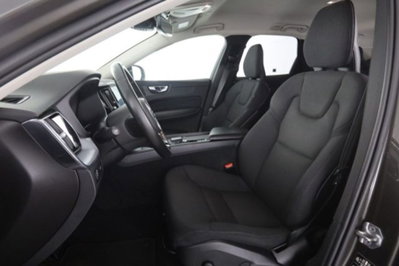 Volvo XC60 B4 (d) AWD Geartronic Business Plus (2)