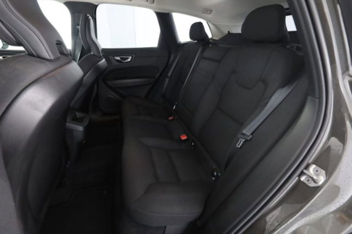 Volvo XC60 B4 (d) AWD Geartronic Business Plus (3)