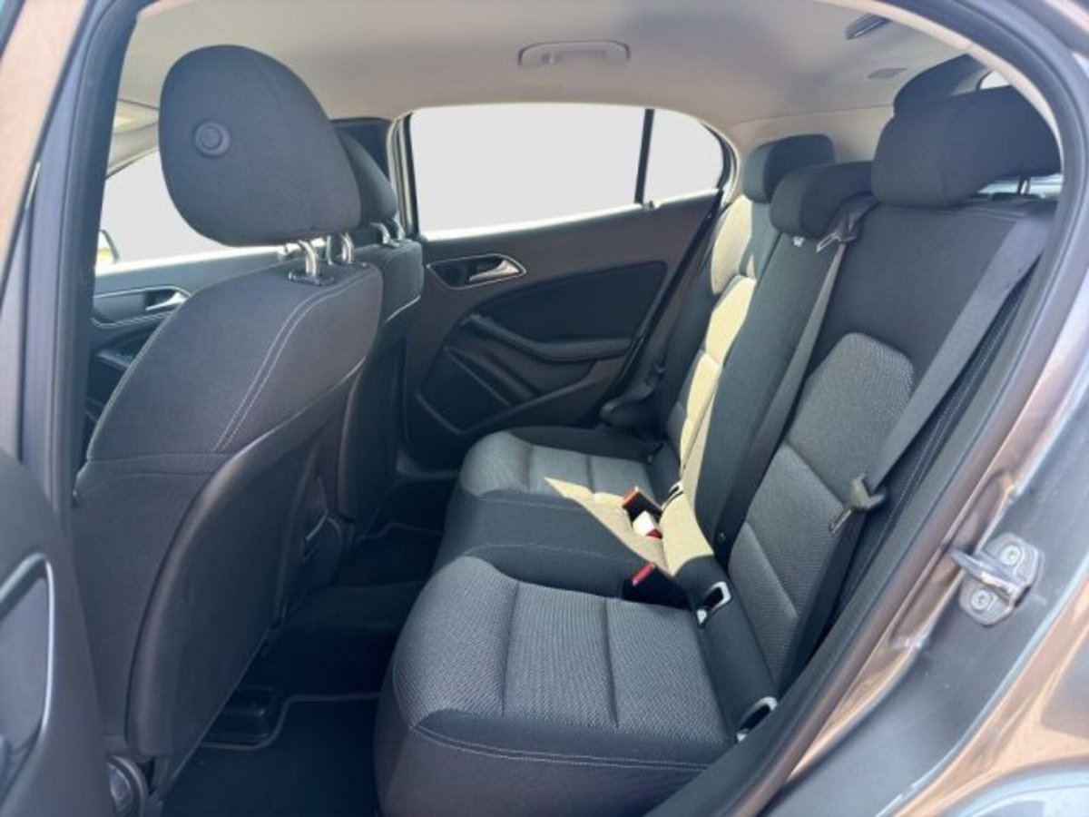 Mercedes-Benz CLA Shooting Brake 200 d Automatic Business (11)