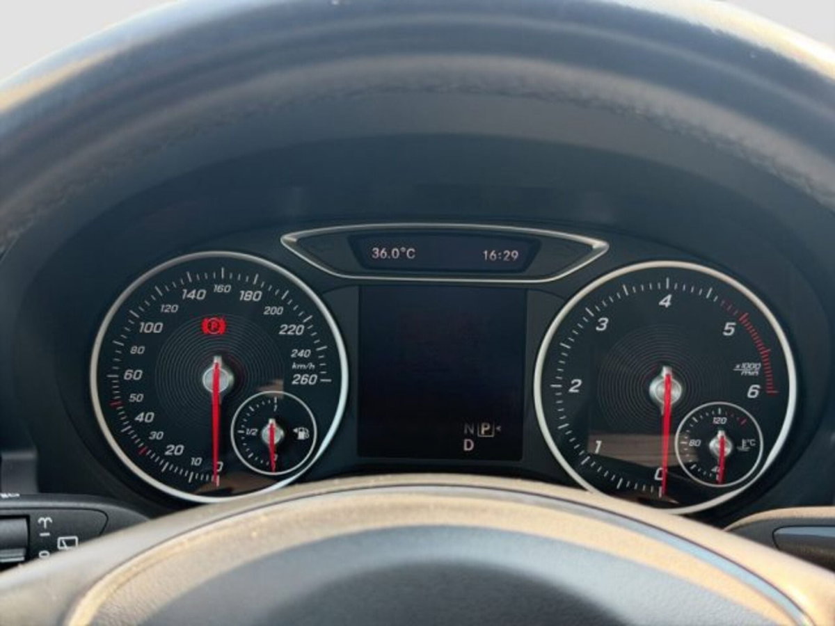 Mercedes-Benz CLA Shooting Brake 200 d Automatic Business (15)