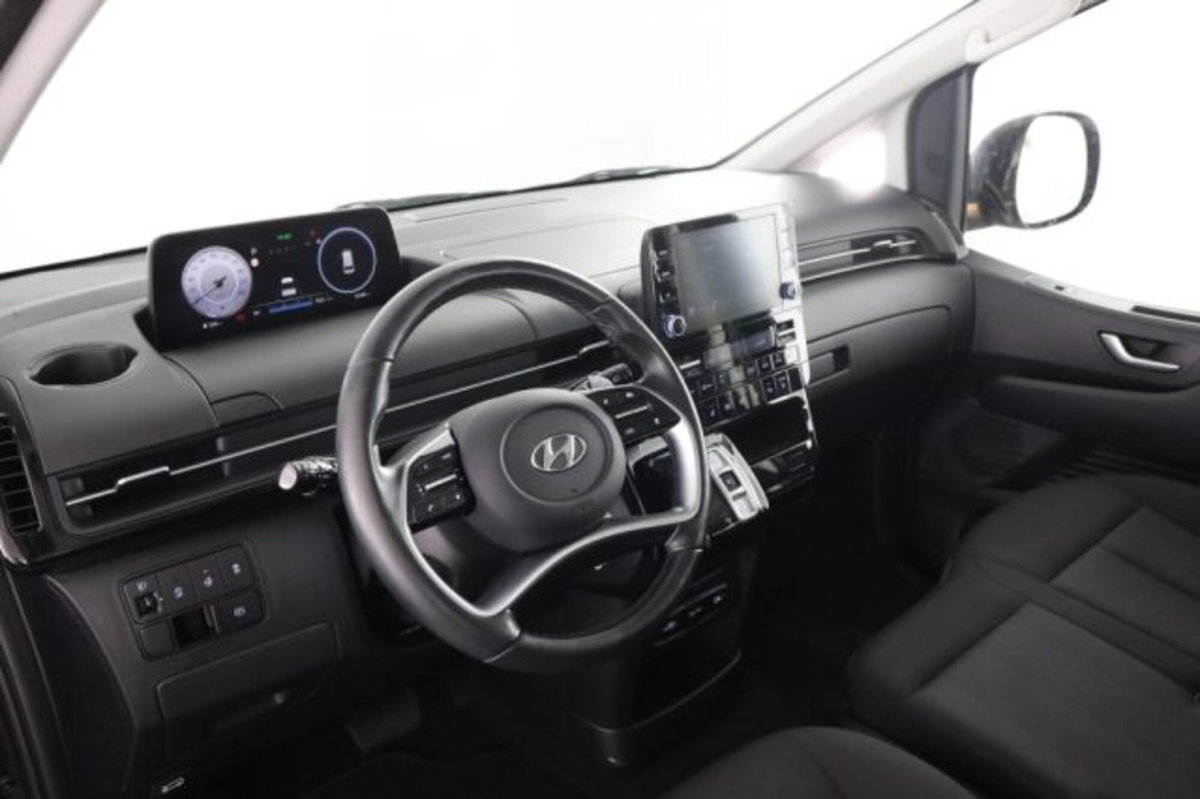 Hyundai Staria 2.2 2wd auto