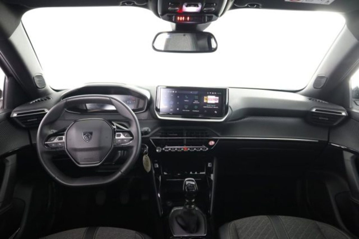 Peugeot 2008 PureTech 100 S&S Allure (4)