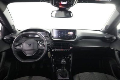 Peugeot 2008 PureTech 100 S&S Allure (4)