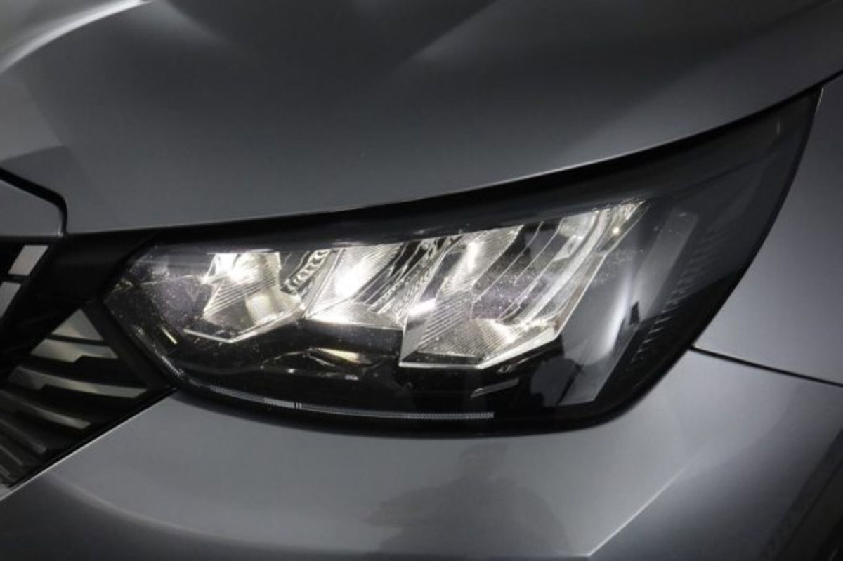 Peugeot 2008 PureTech 100 S&S Allure (9)