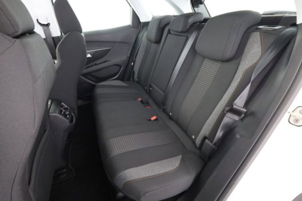 Peugeot 3008 BlueHDi 130 S&S Active (3)