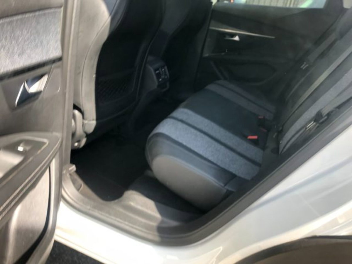 Peugeot 3008 BlueHDi 130 S&S Allure (11)