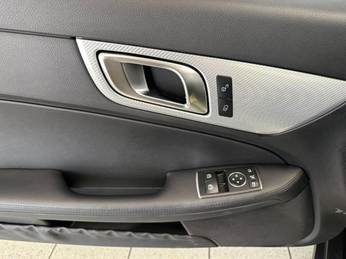 Mercedes-Benz SLC 200 Sport (17)
