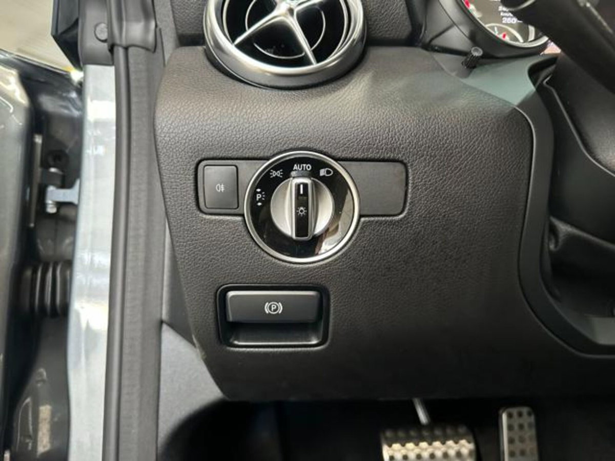 Mercedes-Benz SLC 200 Sport (19)