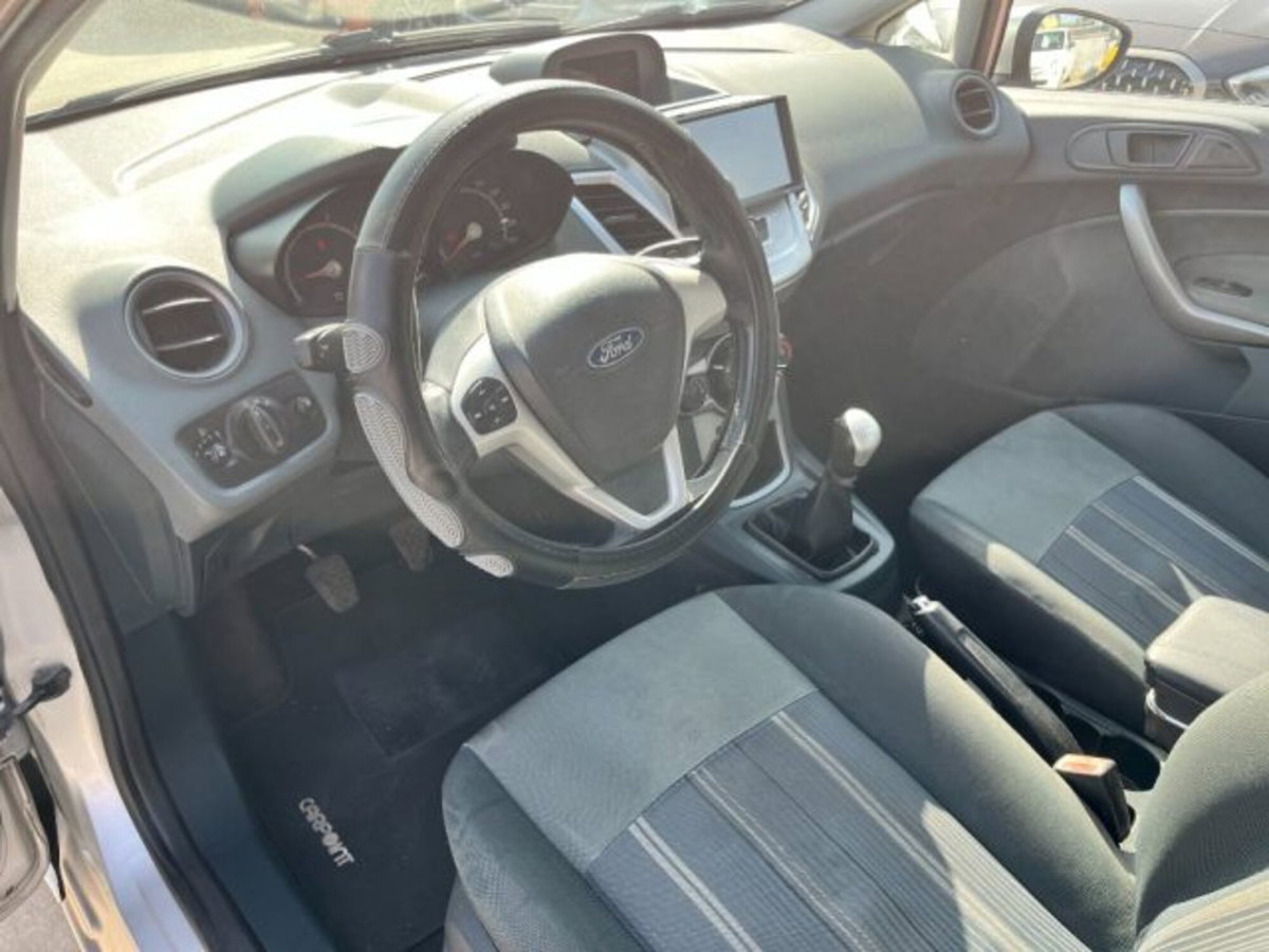 Ford Fiesta 1.2 82CV 5 porte (10)