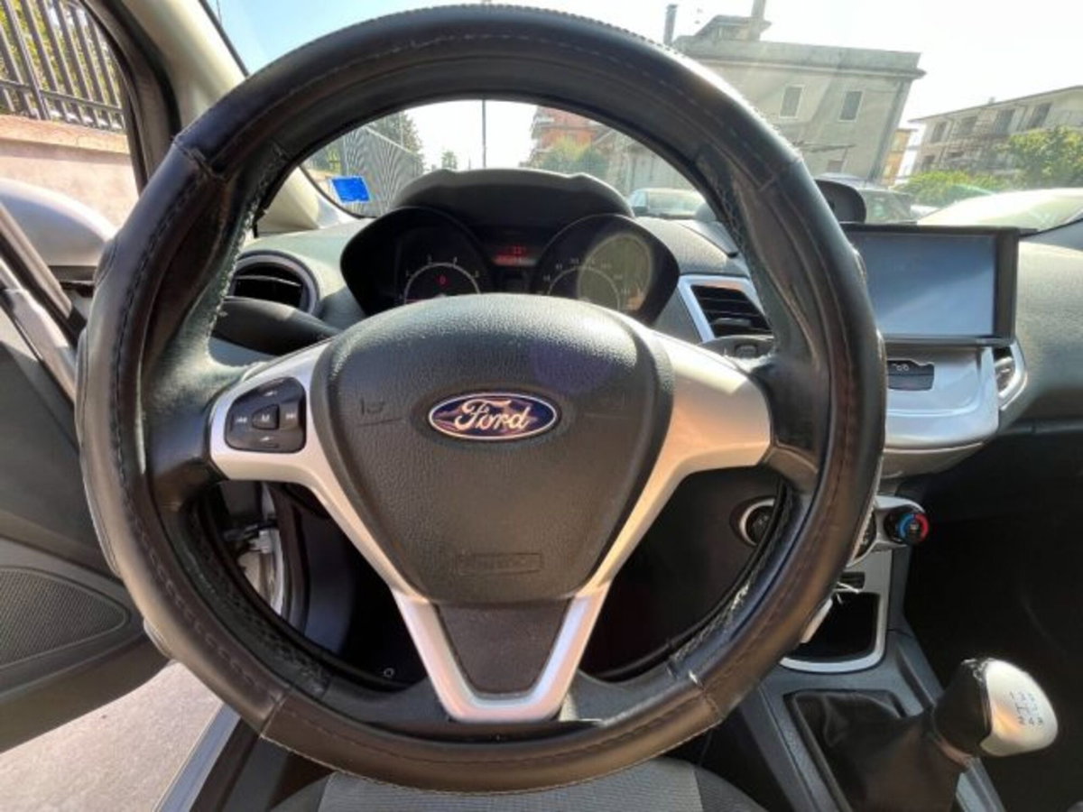 Ford Fiesta 1.2 82CV 5 porte (14)