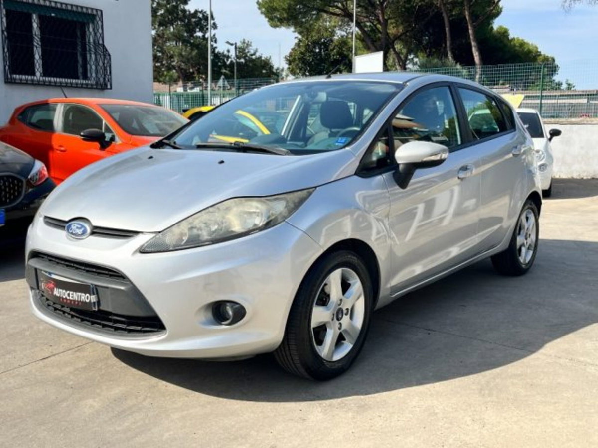 Ford Fiesta 1.2 82CV 5 porte (3)