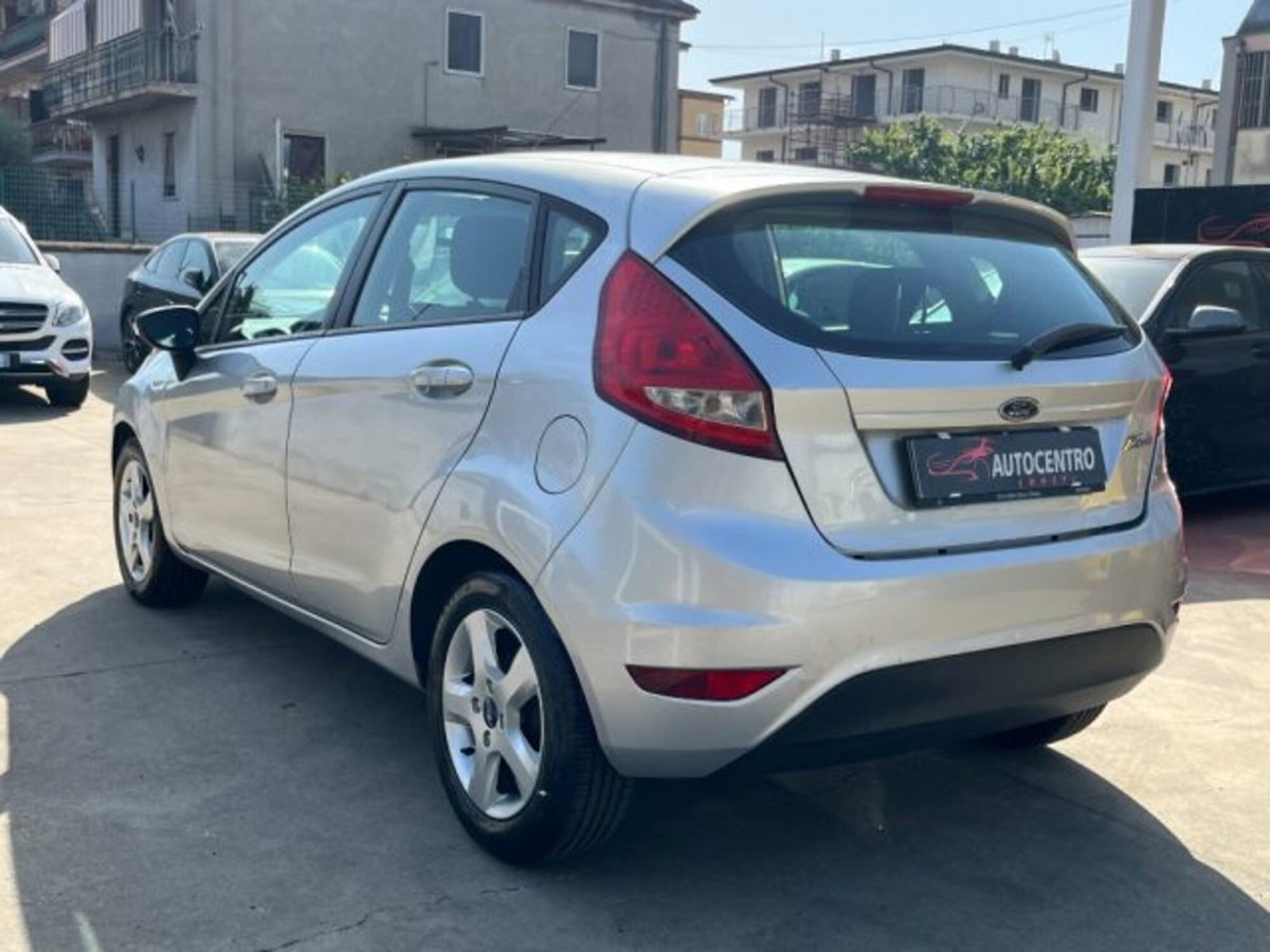 Ford Fiesta 1.2 82CV 5 porte (4)