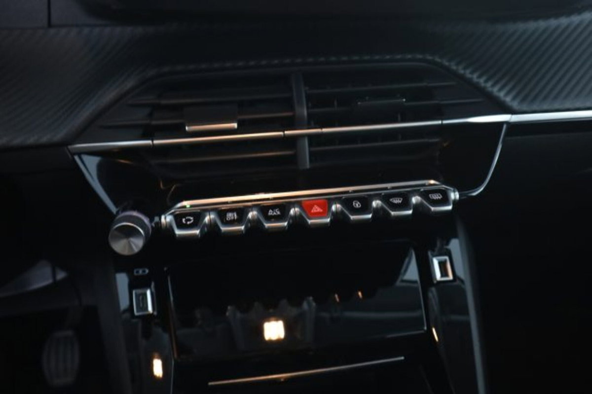 Peugeot 208 PureTech 100 Stop&Start EAT8 5 porte Allure Pack (12)
