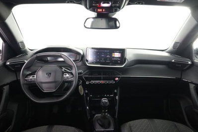 Peugeot 2008 PureTech 100 S&S Allure (4)