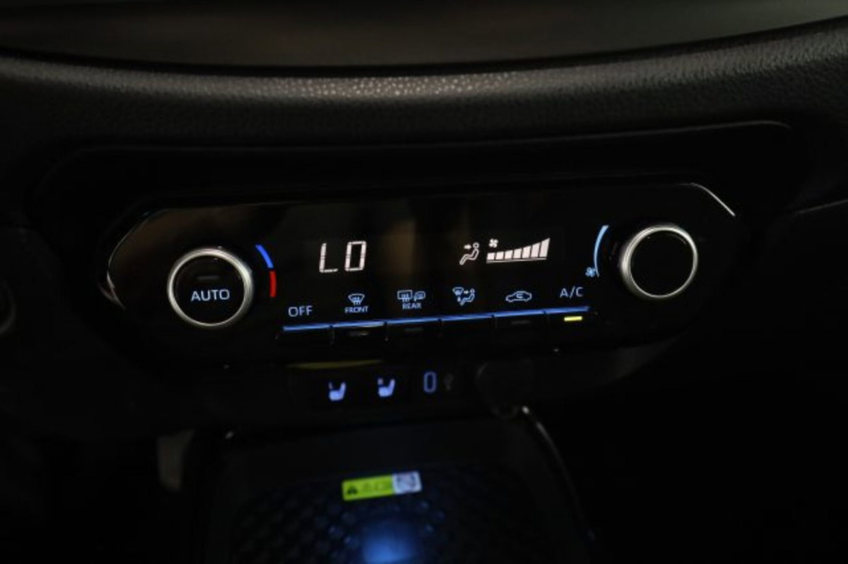 Toyota Aygo X 1.0 Lounge Air 72cv s-cvt (13)