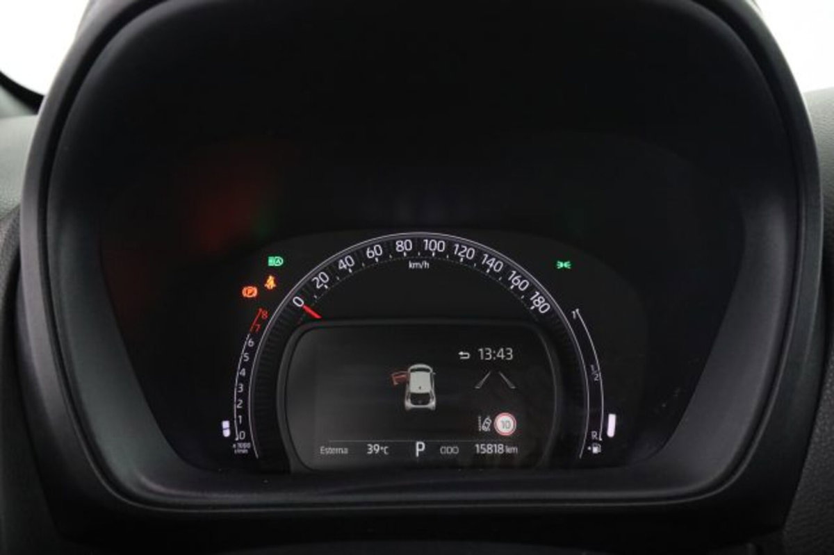 Toyota Aygo X 1.0 Lounge Air 72cv s-cvt (7)