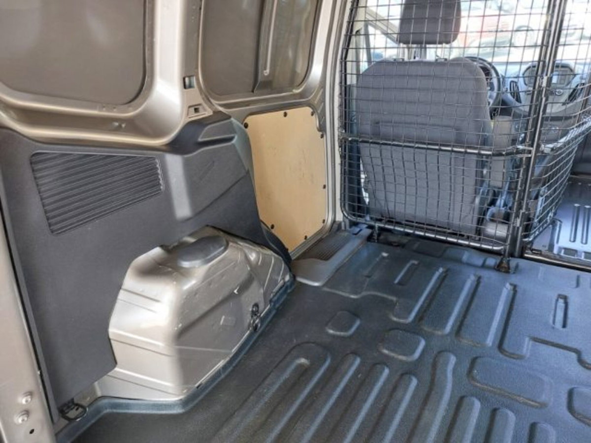 Ford Transit Courier 1.0 EcoBoost 100CV  Titanium (10)
