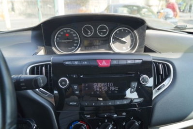 Lancia Ypsilon 1.2 69 CV 5 porte Silver (10)
