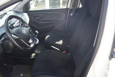 Lancia Ypsilon 1.2 69 CV 5 porte Silver (12)