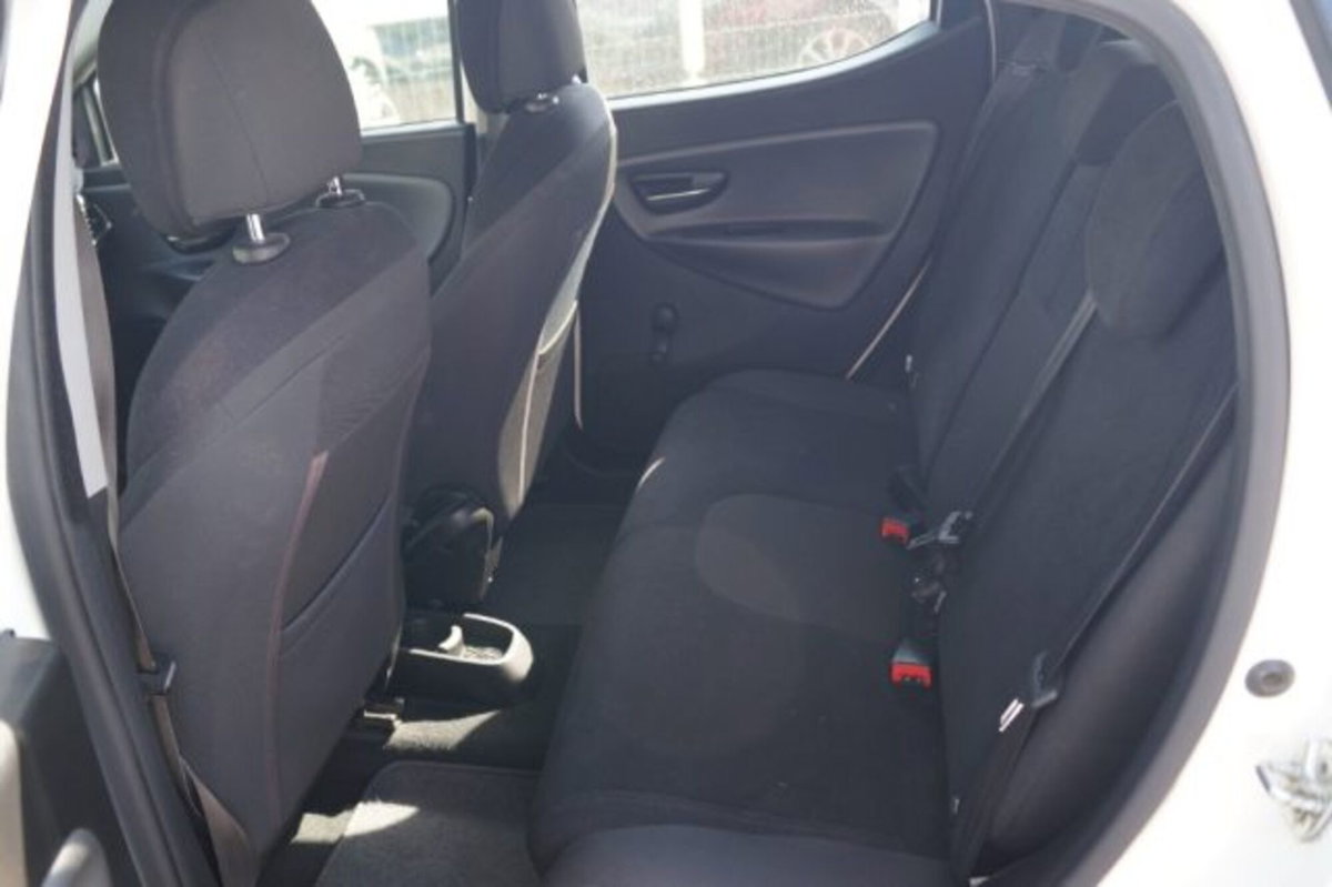Lancia Ypsilon 1.2 69 CV 5 porte Silver (14)