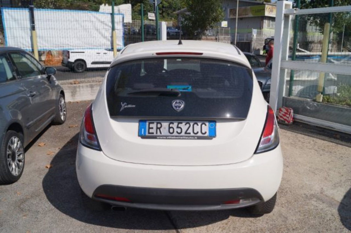 Lancia Ypsilon 1.2 69 CV 5 porte Silver (4)