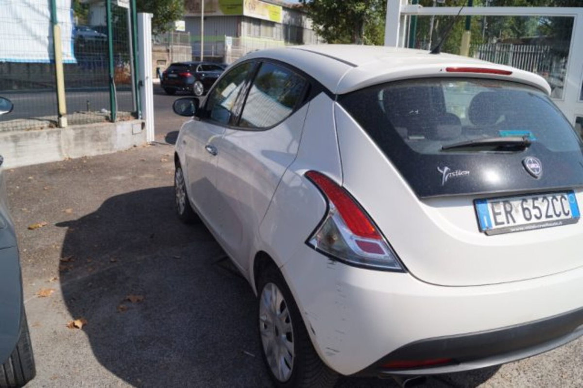 Lancia Ypsilon 1.2 69 CV 5 porte Silver (6)