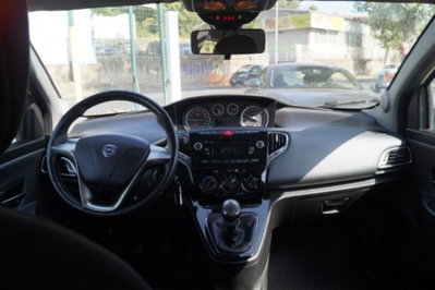 Lancia Ypsilon 1.2 69 CV 5 porte Silver (8)