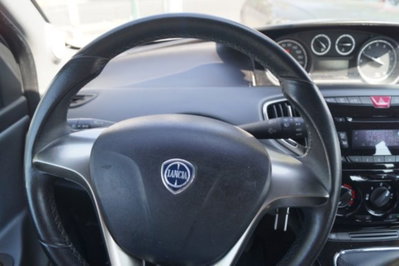 Lancia Ypsilon 1.2 69 CV 5 porte Silver (9)