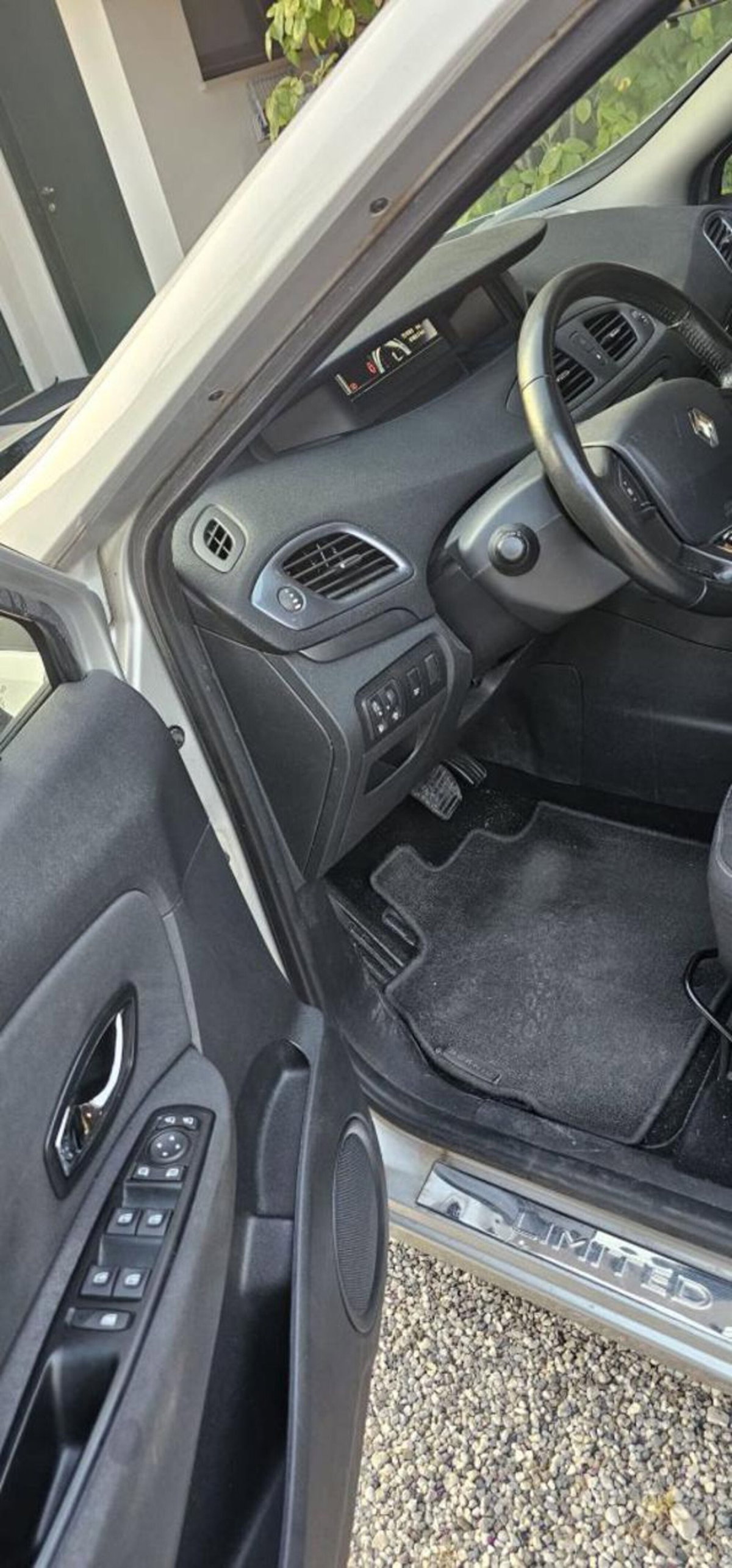 Renault Scenic E-Tech Electric XMod dCi 110 CV EDC Limited (8)