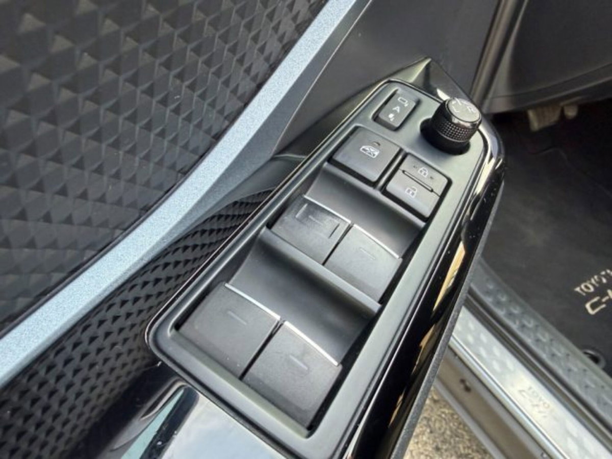Toyota Toyota C-HR 2.0 Hybrid E-CVT Lounge (16)
