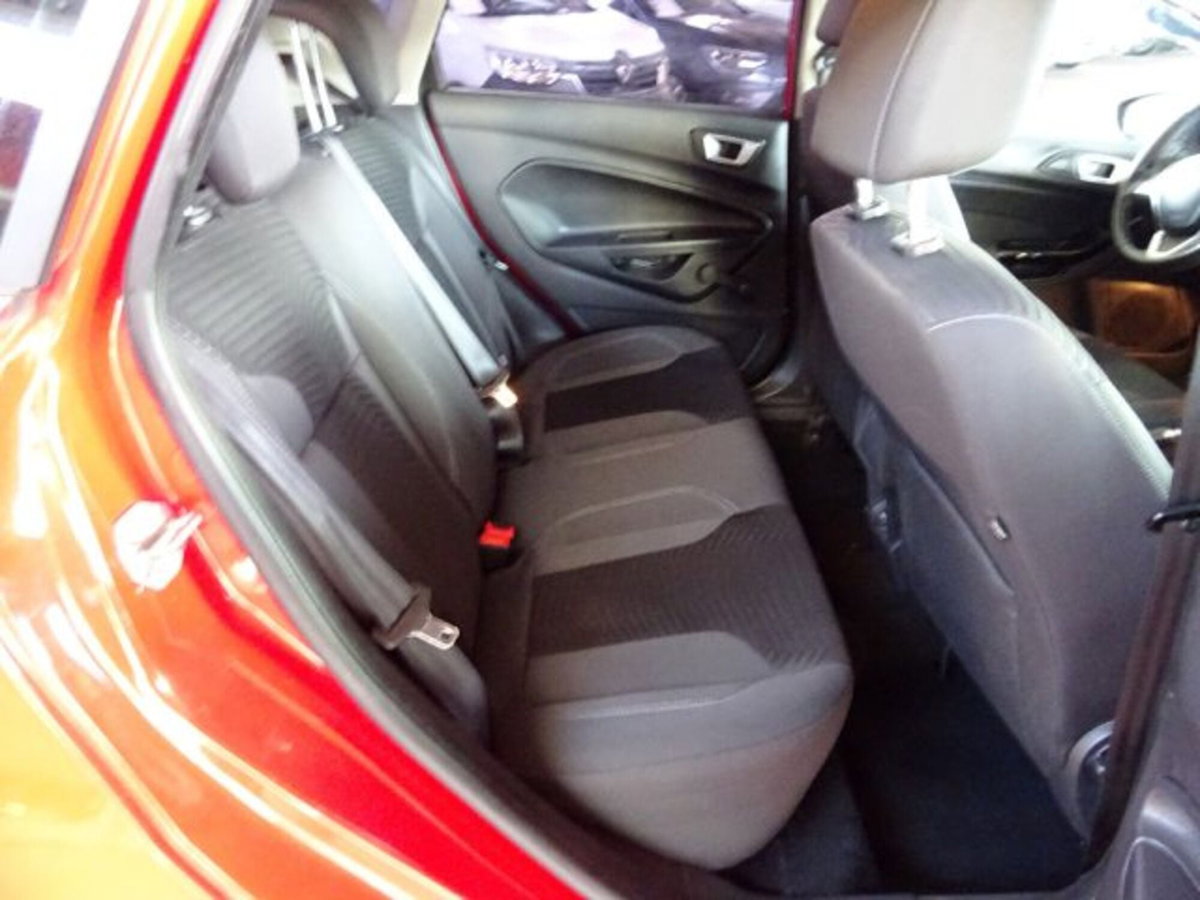 Ford Fiesta 1.5 TDCi 75CV 5 porte Titanium (10)