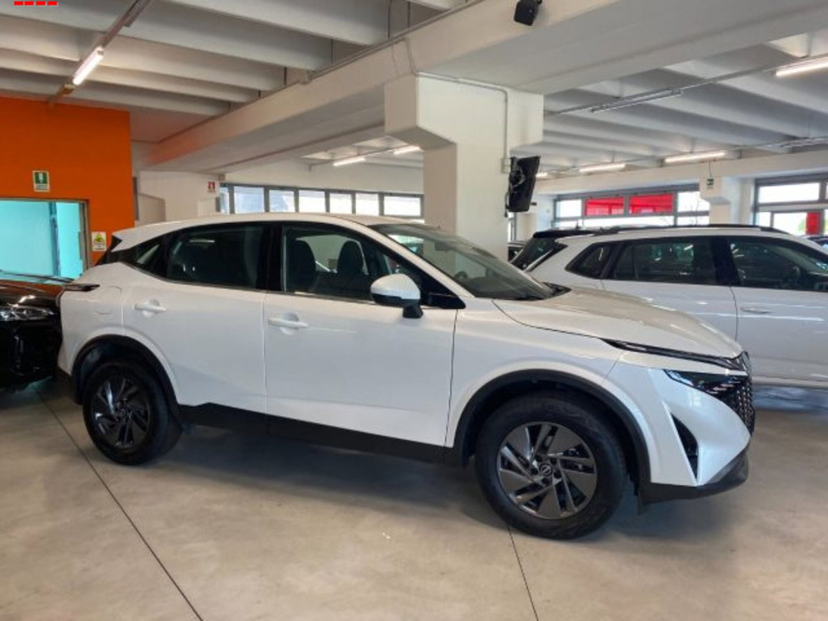 Nissan Qashqai 1.3 mhev Acenta 2wd 140cv (4)