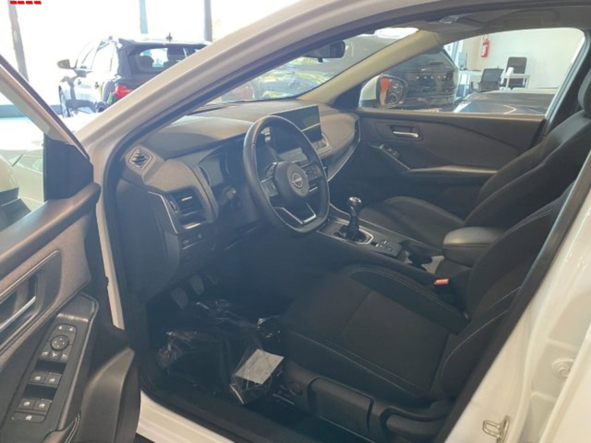 Nissan Qashqai 1.3 mhev Acenta 2wd 140cv (6)