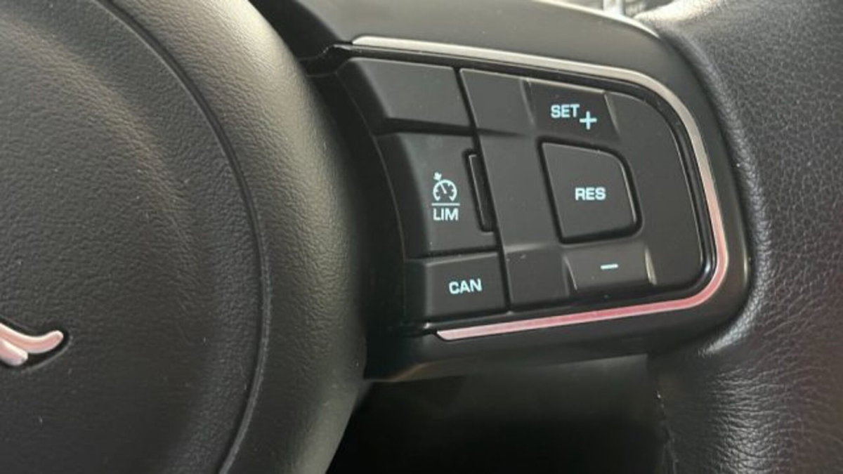 Jaguar E-Pace 2.0D 150 CV AWD aut. R-Dynamic (11)