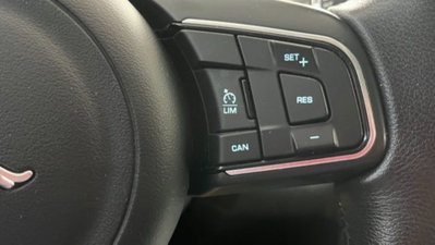 Jaguar E-Pace 2.0D 150 CV AWD aut. R-Dynamic (11)