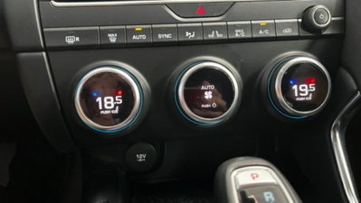 Jaguar E-Pace 2.0D 150 CV AWD aut. R-Dynamic (13)