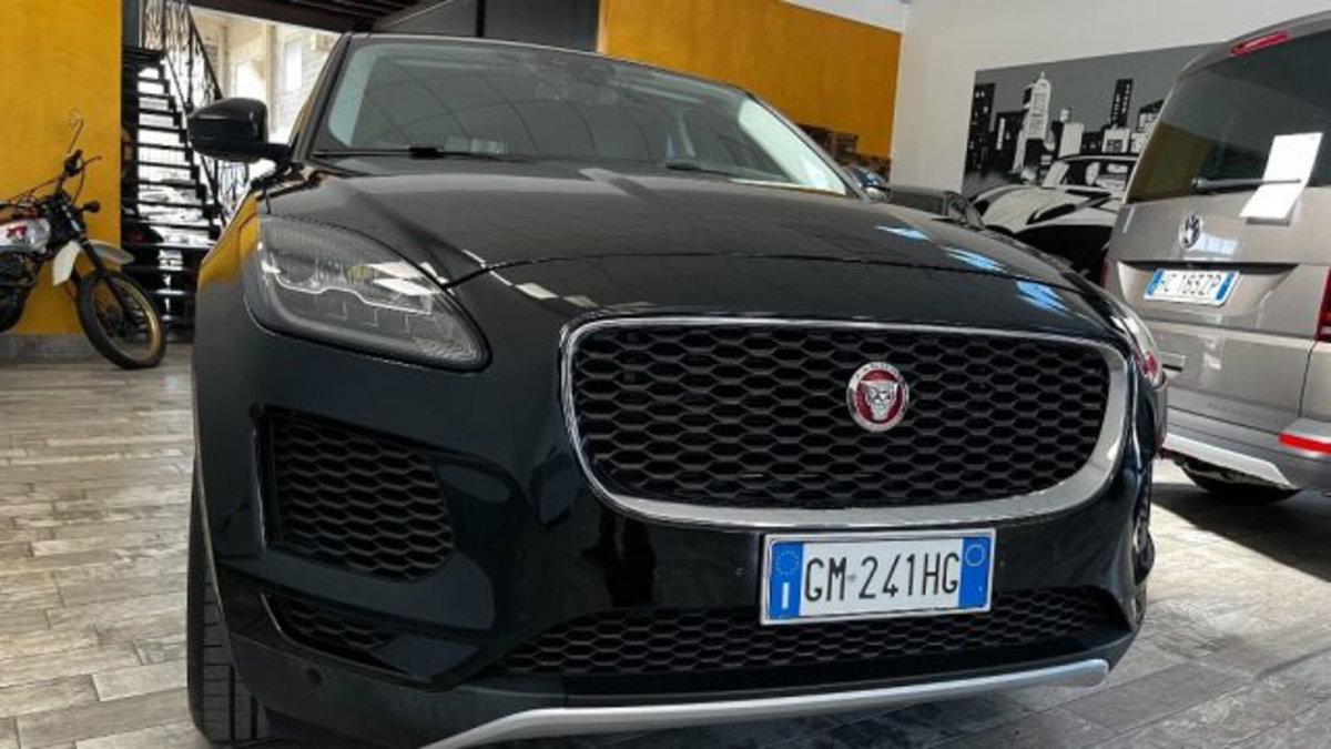 Jaguar E-Pace 2.0D 150 CV AWD aut. R-Dynamic (2)