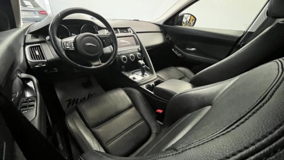 Jaguar E-Pace 2.0D 150 CV AWD aut. R-Dynamic (7)
