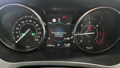 Jaguar E-Pace 2.0D 150 CV AWD aut. R-Dynamic (9)