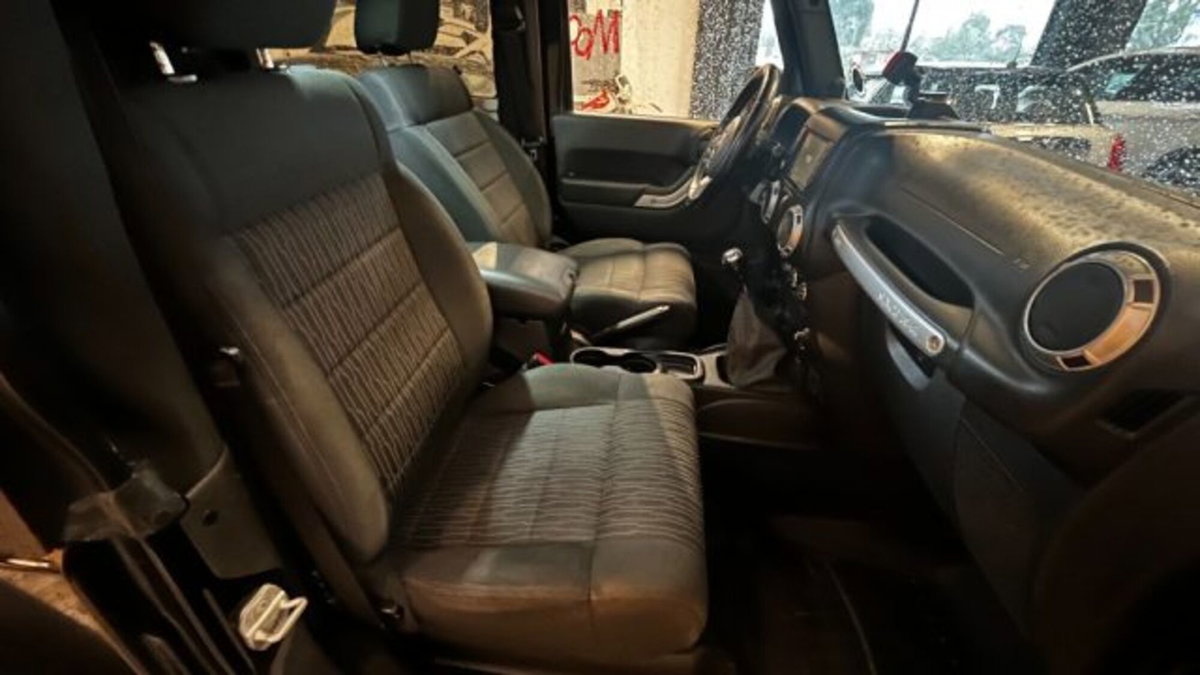 Jeep Wrangler 2.8 CRD DPF Sahara Auto (6)