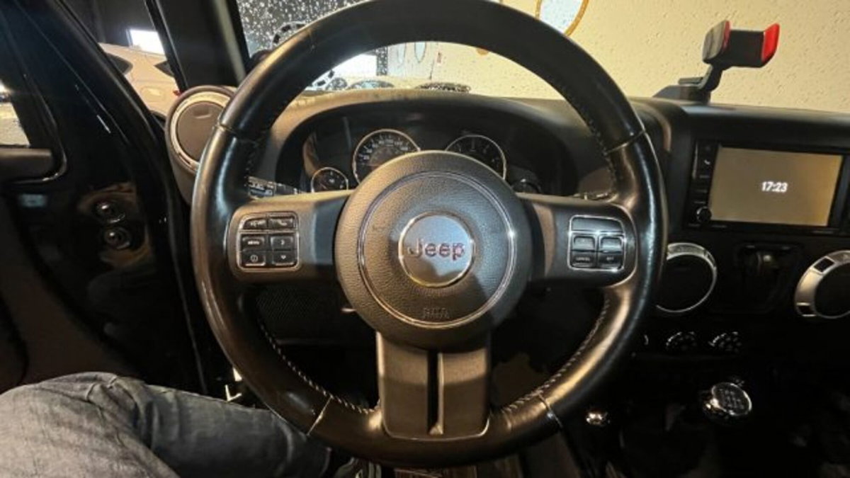 Jeep Wrangler 2.8 CRD DPF Sahara Auto (9)
