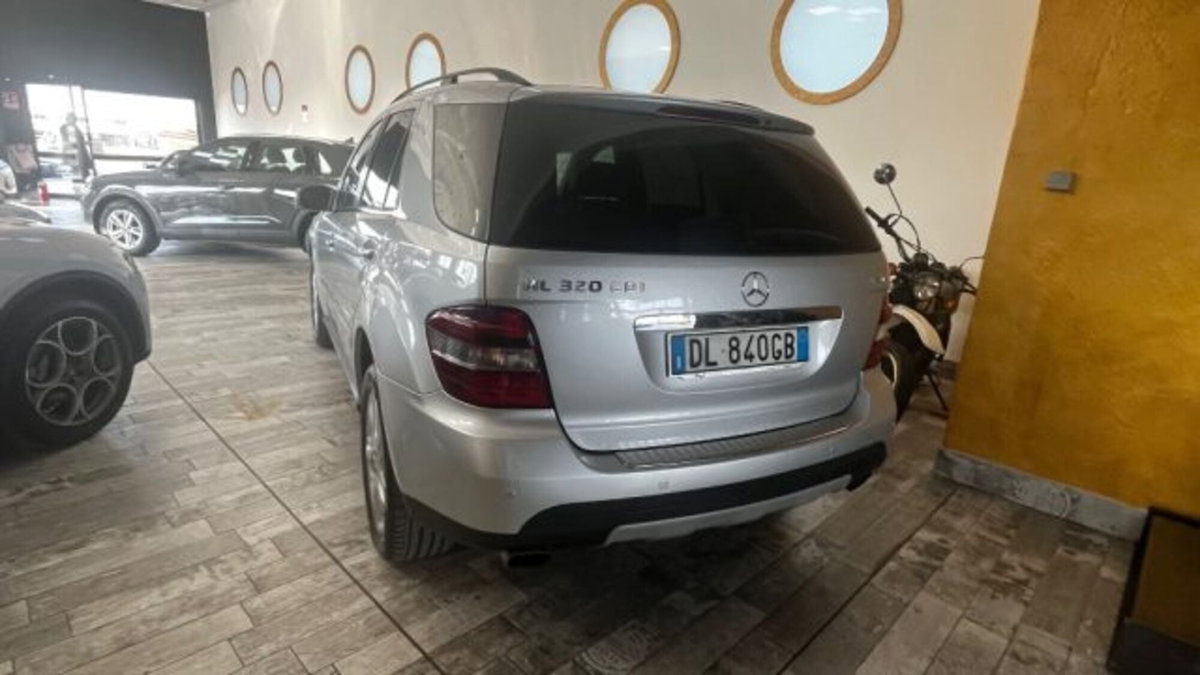 Mercedes-Benz Classe ML 320 CDI Sport (4)