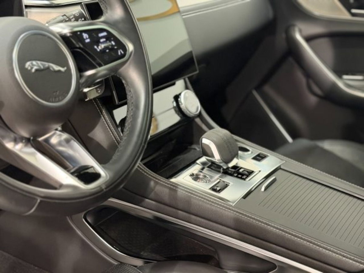 Jaguar F-Pace 2.0 D 204 CV AWD aut. R-Dynamic Black (14)