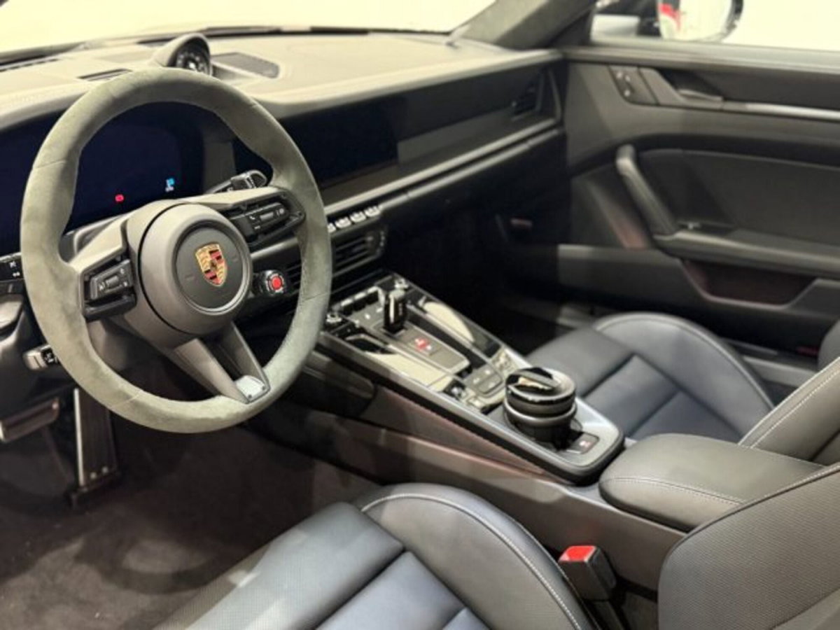 Porsche 911 Coupé 3.6 Carrera 4 GTS auto (18)