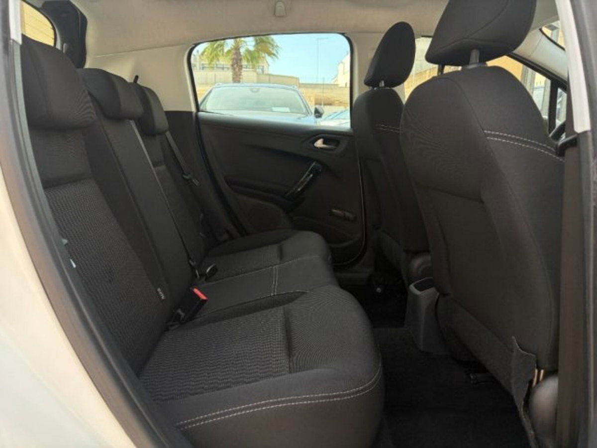 Peugeot 208 82 5 porte Access (10)