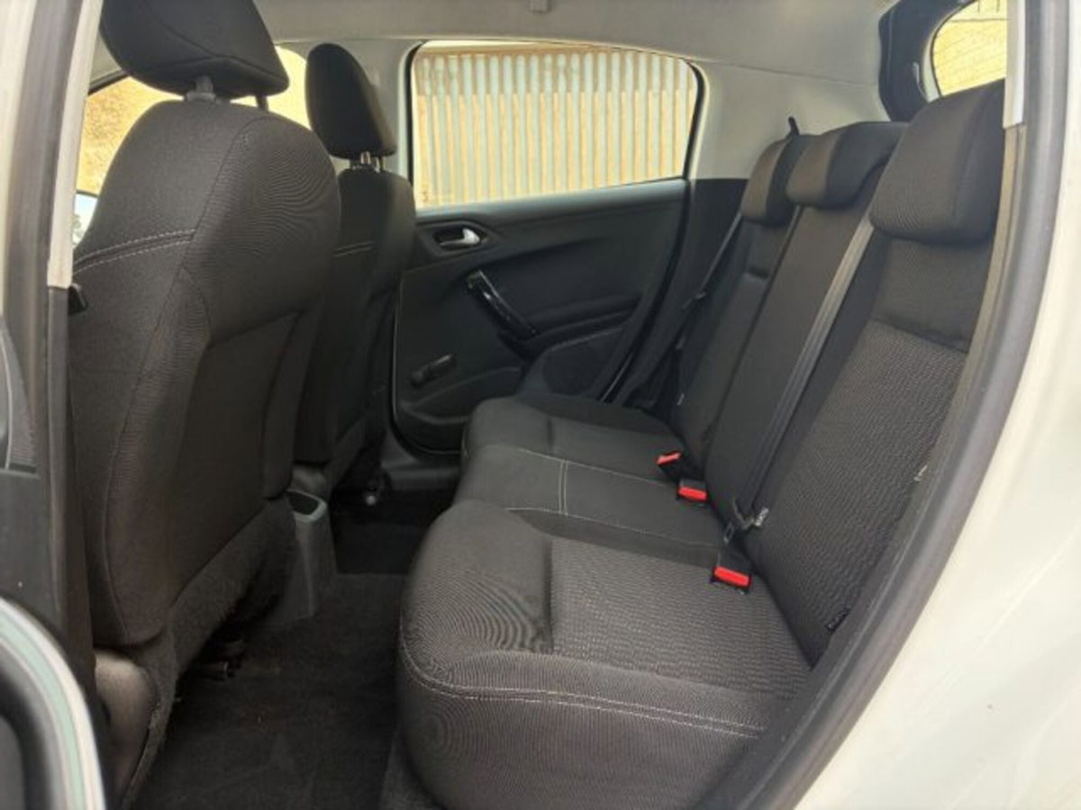 Peugeot 208 82 5 porte Access (11)