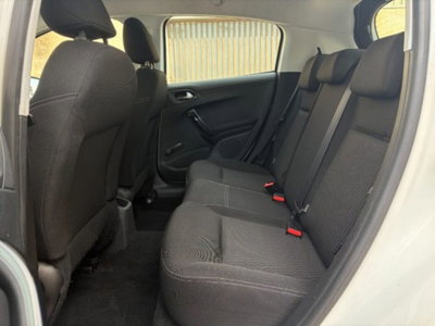Peugeot 208 82 5 porte Access (11)