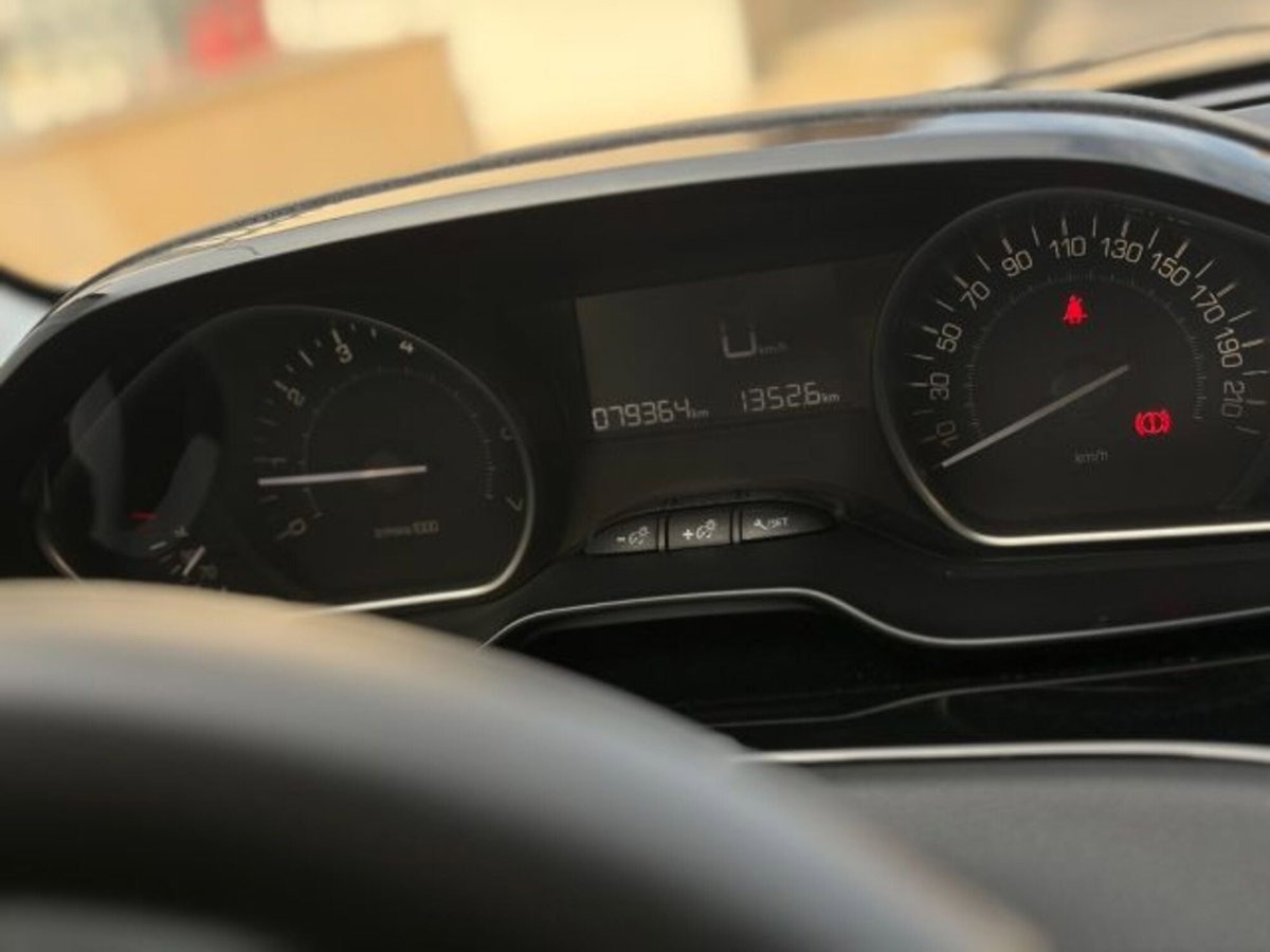 Peugeot 208 82 5 porte Access (19)