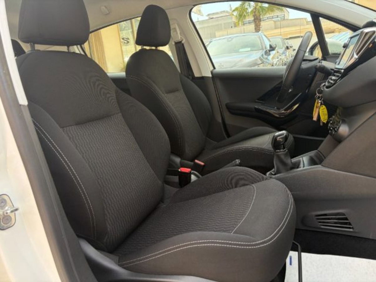 Peugeot 208 82 5 porte Access (8)